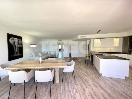 Apartamento reformado de 3 dormitorios con vistas al mar en Paseo del Mar en venta