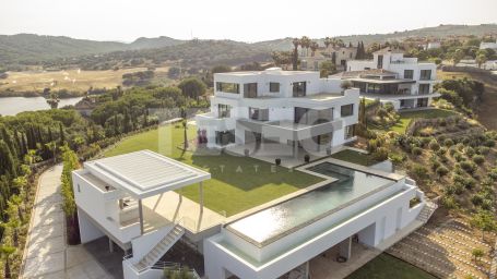 Villa Gardenia. VILLA MODERNA CON EXCELENTES VISTAS EN SOTOGRANDE ALTO