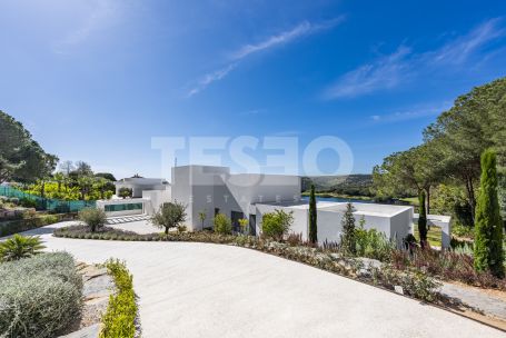 Superbe villa construite par Charles Kent en 2024 avec de belles vues.