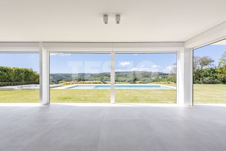 Superbe villa construite par Charles Kent en 2024 avec de belles vues.