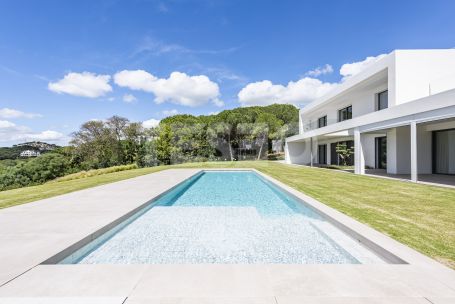 Superbe villa construite par Charles Kent en 2024 avec de belles vues.