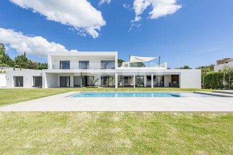 Superbe villa construite par Charles Kent en 2024 avec de belles vues.