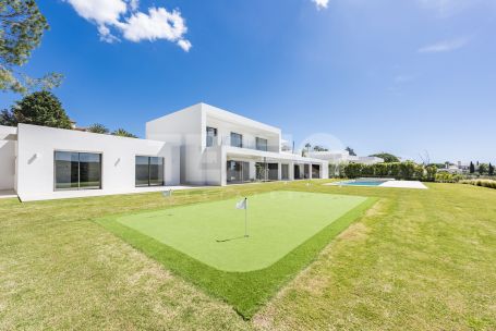Superbe villa construite par Charles Kent en 2024 avec de belles vues.