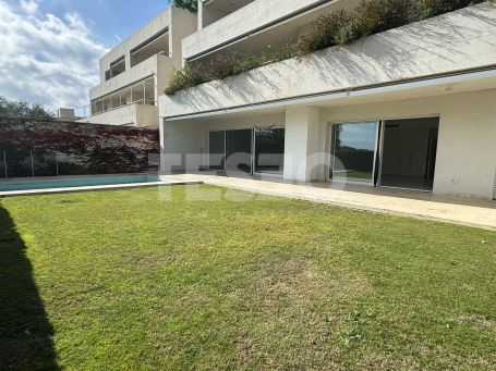 SPECTACULAR 4 BEDROOM GROUND FLOOR APARTMENT WITH PRIVATE GARDEN AND SWIMMING POOL. POLO GARDENS