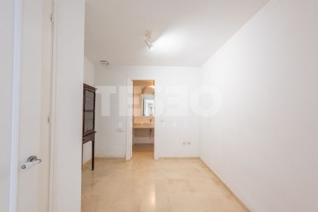 Spacious duplex apartment in the exclusive Ribera del Candil, less than 100 meters from Playa de los Catamaranes.