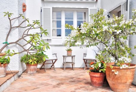 Encantadora villa en la zona de Valderrama de Sotogrande Alto con orientación suroeste.