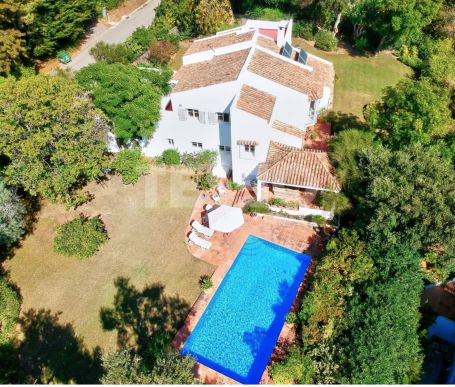 Encantadora villa en la zona de Valderrama de Sotogrande Alto con orientación suroeste.