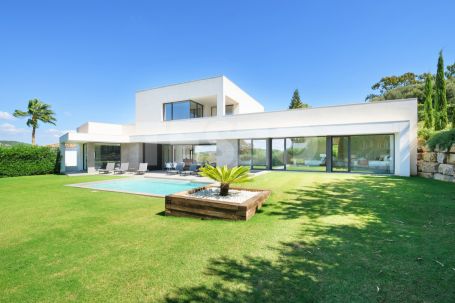 Stunning recently refurbished villa located in the heart of Sotogrande Alto