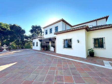 Beautiful detached villa, with many traditional Spanish features located in the prestigious development of Sotogrande.