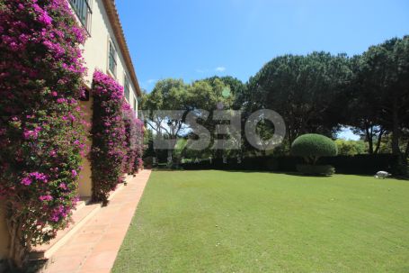 Beautiful detached villa, with many traditional Spanish features located in the prestigious development of Sotogrande.