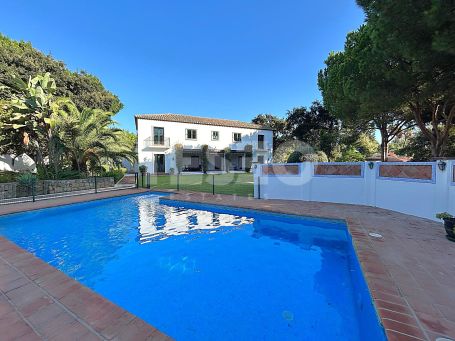 Beautiful detached villa, with many traditional Spanish features located in the prestigious development of Sotogrande.