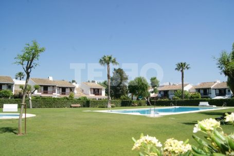 Schönes Reihenhaus in der Wohnanlage Las Lomas, Sotogrande Costa