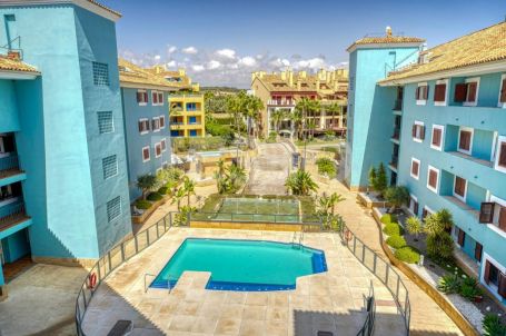 Luxuriöses Apartment in der Sotogrande Marina mit Blick auf die Isla Carey