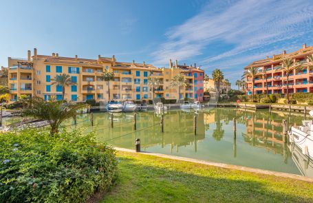 Luxuriöses Apartment in der Sotogrande Marina mit Blick auf die Isla Carey