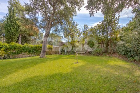 Magnífica villa lindando con el campo de Valderrama Golf.