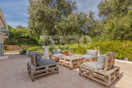 Magnifique villa située dans le quartier prestigieux bordant le golf de Valderrama.