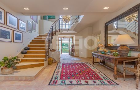 Magnificent villa located in the prestigious area bordering the Valderrama Golf course.