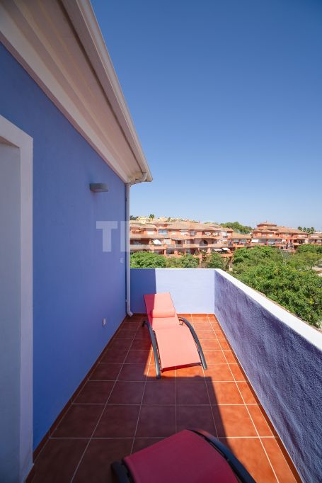 Spacious 3 bedroom Penthouse in Sotogrande Alto