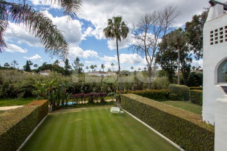 SOUTH-FACING APARTMENT IN THE FAMOUS EL POLO URBANIZATION OF SOTOGRANDE
