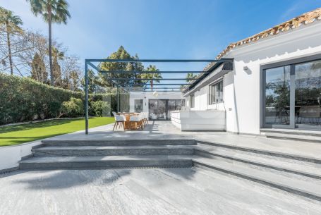 Completely Refurbished Villa in Kings and Queens overlooking the Royal Golf Course of Sotogrande