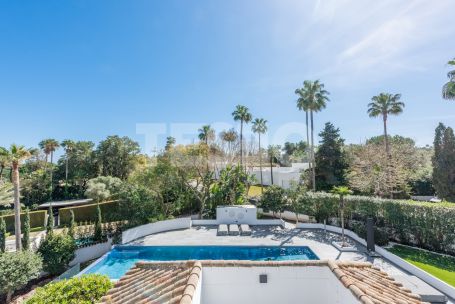 Completely Refurbished Villa in Kings and Queens overlooking the Royal Golf Course of Sotogrande