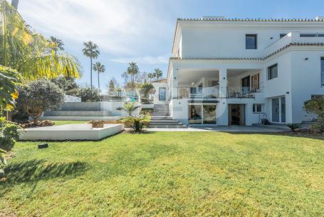 Completely Refurbished Villa in Kings and Queens overlooking the Royal Golf Course of Sotogrande