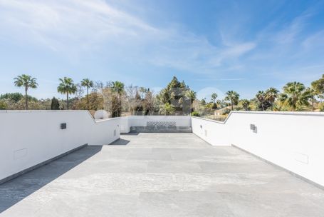 Completely Refurbished Villa in Kings and Queens overlooking the Royal Golf Course of Sotogrande