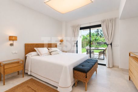 MAGNIFIQUE REZ-DE-CHAUSSÉE AVEC JARDÍN DANS LE COMPLEXE POLO, À SOTOGRANDE COSTA