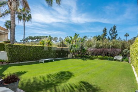 WONDERFUL GROUNDFLOOR WITH JARDÍN IN THE POLO COMPLEX, IN SOTOGRANDE COSTA