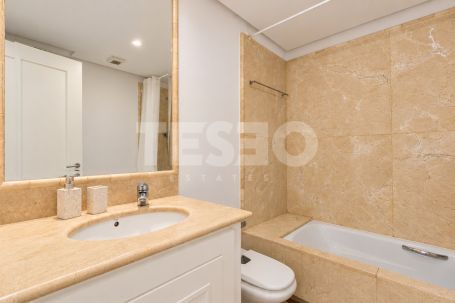 MAGNIFIQUE REZ-DE-CHAUSSÉE AVEC JARDÍN DANS LE COMPLEXE POLO, À SOTOGRANDE COSTA