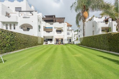 WONDERFUL GROUNDFLOOR WITH JARDÍN IN THE POLO COMPLEX, IN SOTOGRANDE COSTA