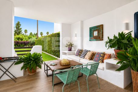 MAGNIFIQUE REZ-DE-CHAUSSÉE AVEC JARDÍN DANS LE COMPLEXE POLO, À SOTOGRANDE COSTA