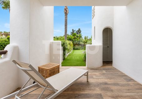 MAGNIFIQUE REZ-DE-CHAUSSÉE AVEC JARDÍN DANS LE COMPLEXE POLO, À SOTOGRANDE COSTA