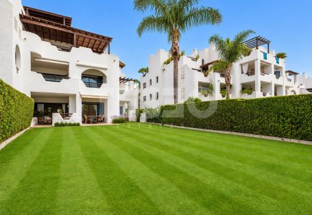 MAGNIFIQUE REZ-DE-CHAUSSÉE AVEC JARDÍN DANS LE COMPLEXE POLO, À SOTOGRANDE COSTA