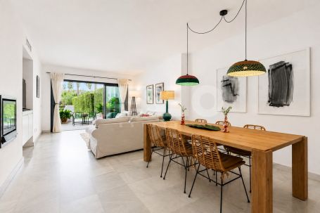 MAGNIFIQUE REZ-DE-CHAUSSÉE AVEC JARDÍN DANS LE COMPLEXE POLO, À SOTOGRANDE COSTA