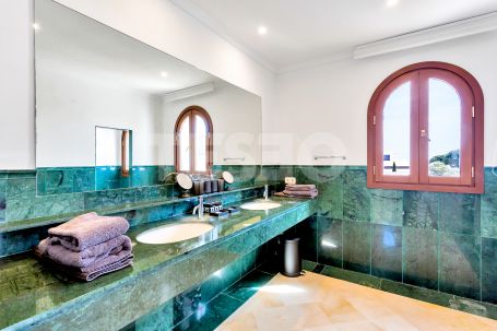 A luxurious Mediterranean villa for Sale in the G zone