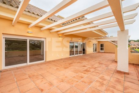 Magnificent penthouse located in the exclusive urbanization Mirador del Golf
