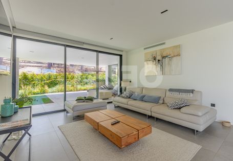 Stunning ground floor apartment for Summer rental in Vilage Verde.