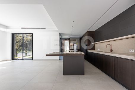 Discover Villa Quijote – A beautiful residence located on one of the finest streets in Sotogrande Alto (Zone C).