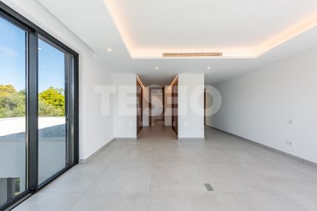 Discover Villa Quijote – A beautiful residence located on one of the finest streets in Sotogrande Alto (Zone C).