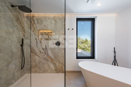 Discover Villa Quijote – A beautiful residence located on one of the finest streets in Sotogrande Alto (Zone C).