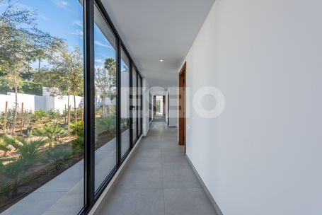 Discover Villa Quijote – A beautiful residence located on one of the finest streets in Sotogrande Alto (Zone C).