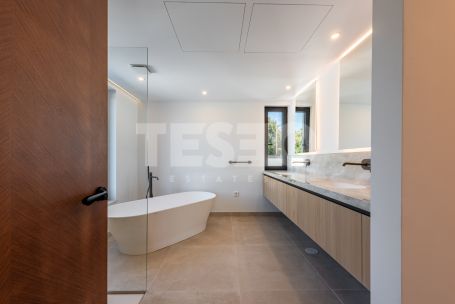 Discover Villa Quijote – A beautiful residence located on one of the finest streets in Sotogrande Alto (Zone C).