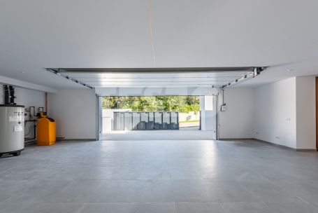 Discover Villa Quijote – A beautiful residence located on one of the finest streets in Sotogrande Alto (Zone C).