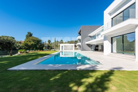 Discover Villa Quijote – A beautiful residence located on one of the finest streets in Sotogrande Alto (Zone C).
