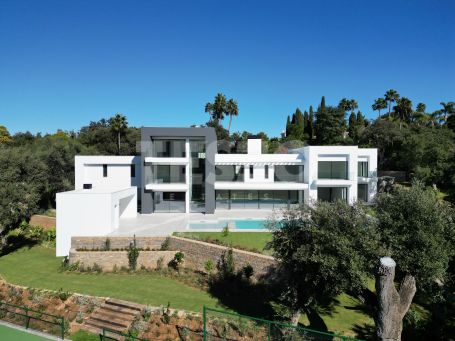 Discover Villa Quijote – A beautiful residence located on one of the finest streets in Sotogrande Alto (Zone C).