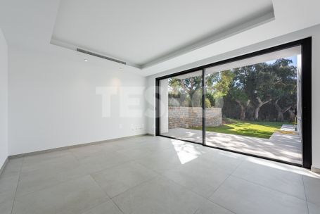 Discover Villa Quijote – A beautiful residence located on one of the finest streets in Sotogrande Alto (Zone C).