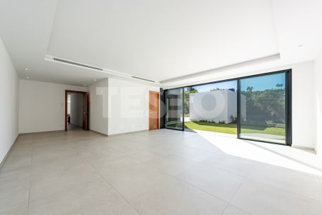 Discover Villa Quijote – A beautiful residence located on one of the finest streets in Sotogrande Alto (Zone C).