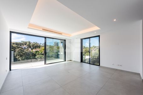 Discover Villa Quijote – A beautiful residence located on one of the finest streets in Sotogrande Alto (Zone C).