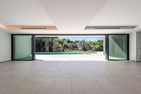 Discover Villa Quijote – A beautiful residence located on one of the finest streets in Sotogrande Alto (Zone C).